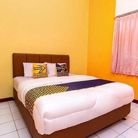 Spot On 2697 Homy House Hotel Semarang Exterior photo