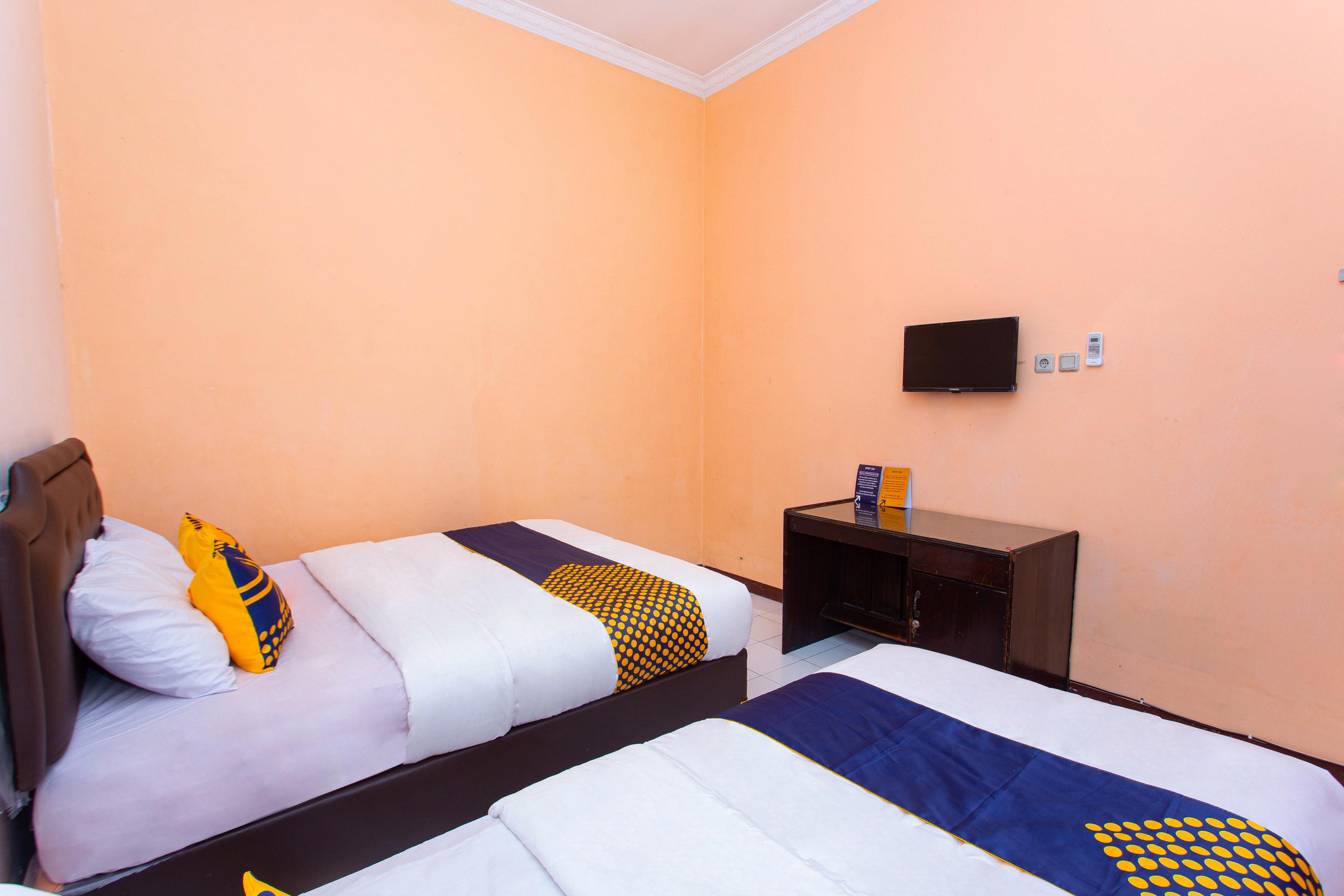 Spot On 2697 Homy House Hotel Semarang Exterior photo
