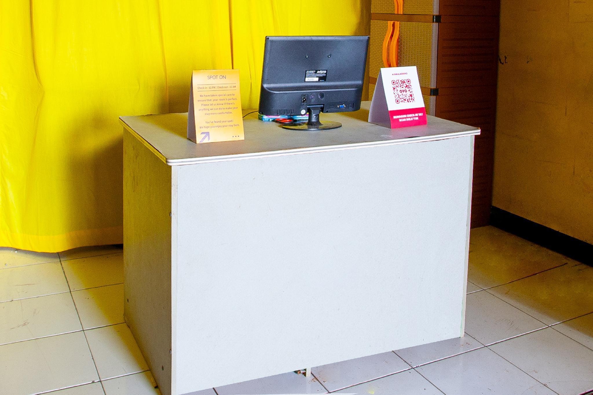 Spot On 2697 Homy House Hotel Semarang Exterior photo