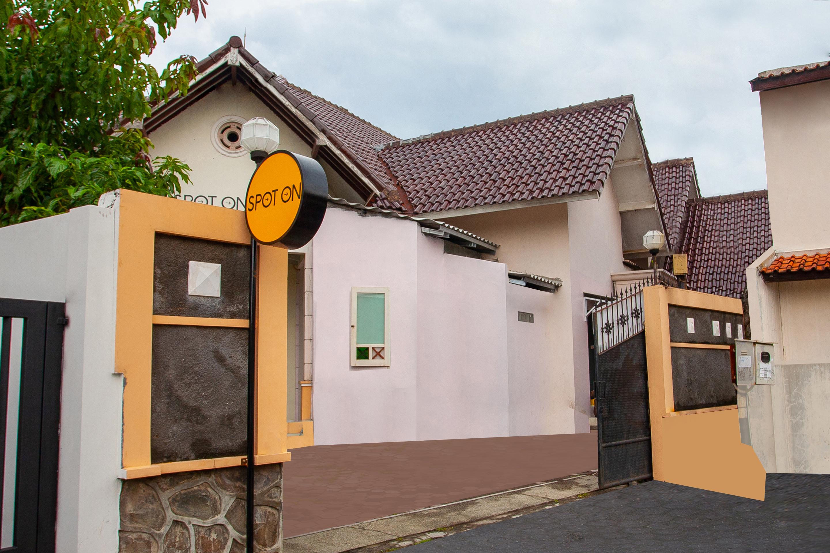 Spot On 2697 Homy House Hotel Semarang Exterior photo