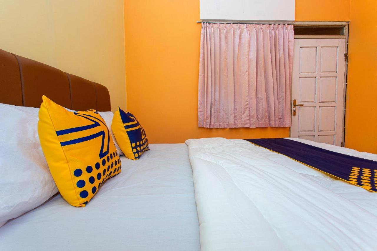 Spot On 2697 Homy House Hotel Semarang Exterior photo